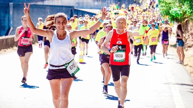 Maratón, personas mayores corriendo