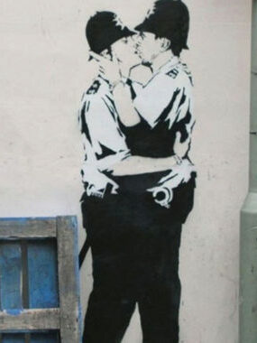 Aparece obra de arte callejera de Bansky en muros de cárcel inglesa