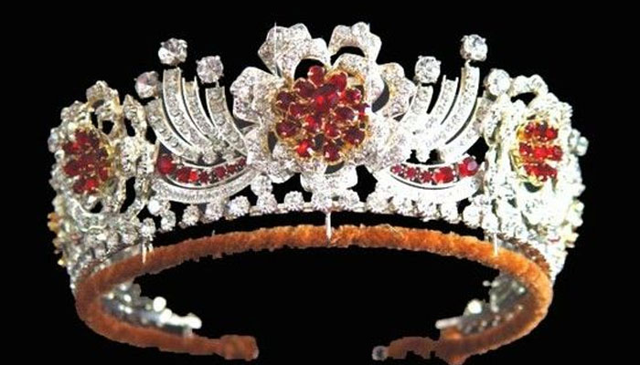La Coronas más grandiosas de la Reina Isabel II