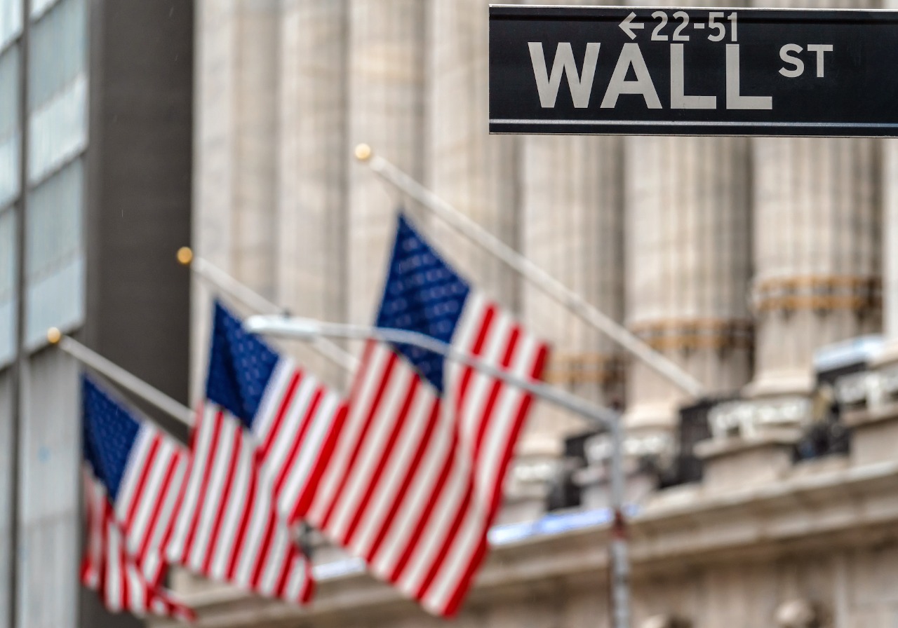 Wall Street y los bancos abren en alza por anuncios del Fed