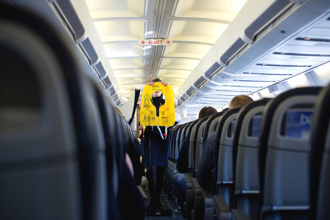 Azafata revela secretos sobre los viajes en avión