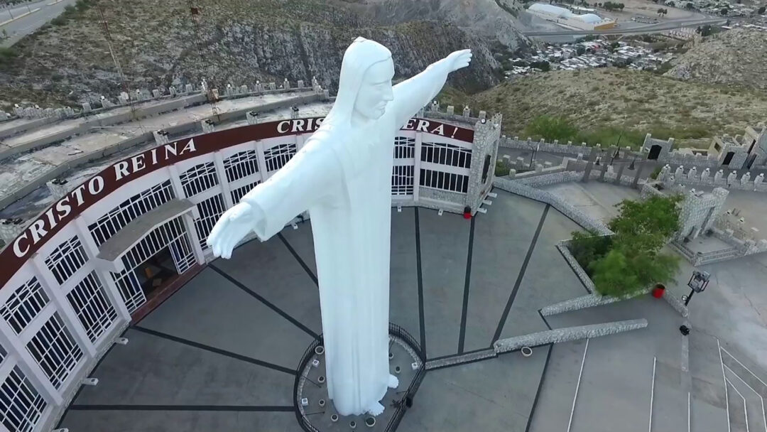 Estatua de Cristo Protector se alza en Brasil