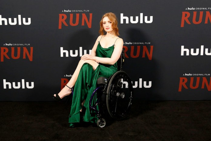 ¿Por qué Kiera Allen usa silla de ruedas?