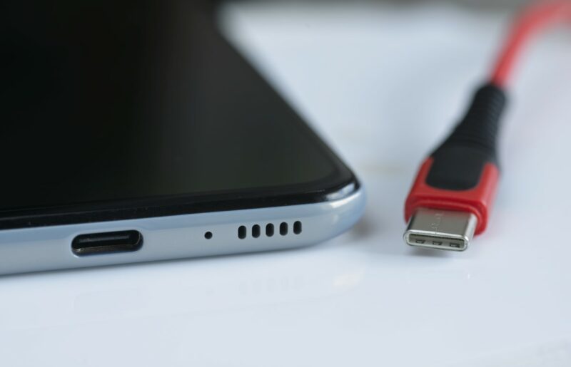 Unión Europea legaliza al USB-C como cargador común