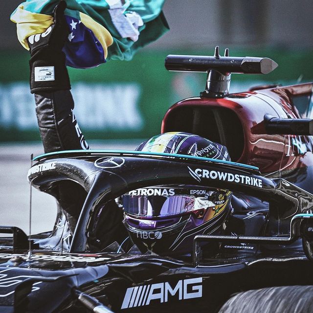 Hamilton y su “Mercedes” en el Gran Premio de Brasil