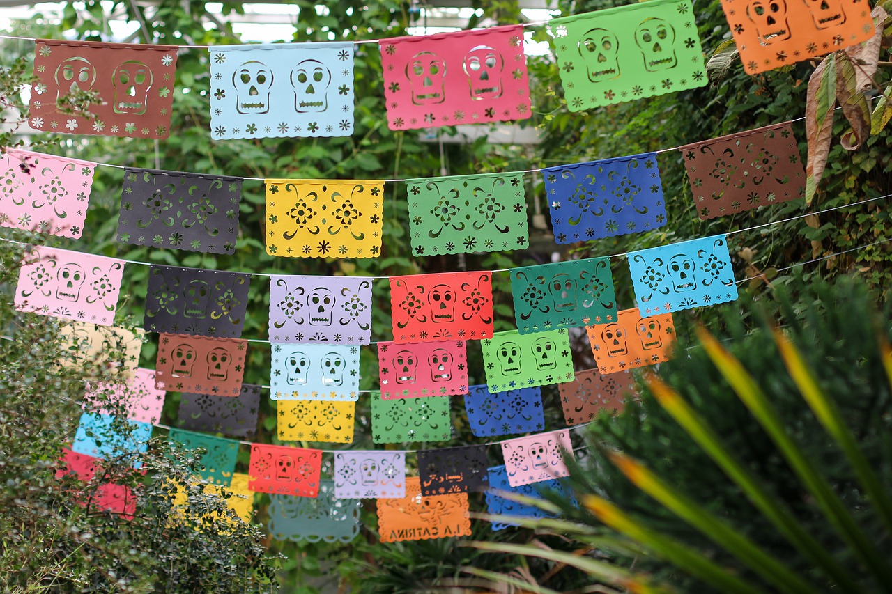 Papel picado, tradición mexicana llena de color