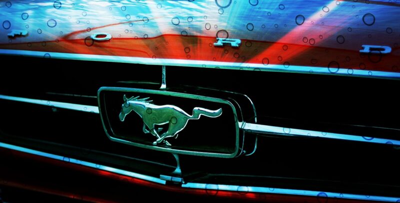 Un Mustang 302 ’70 conducirá “Checo” Pérez en el Salón Hot Wheels